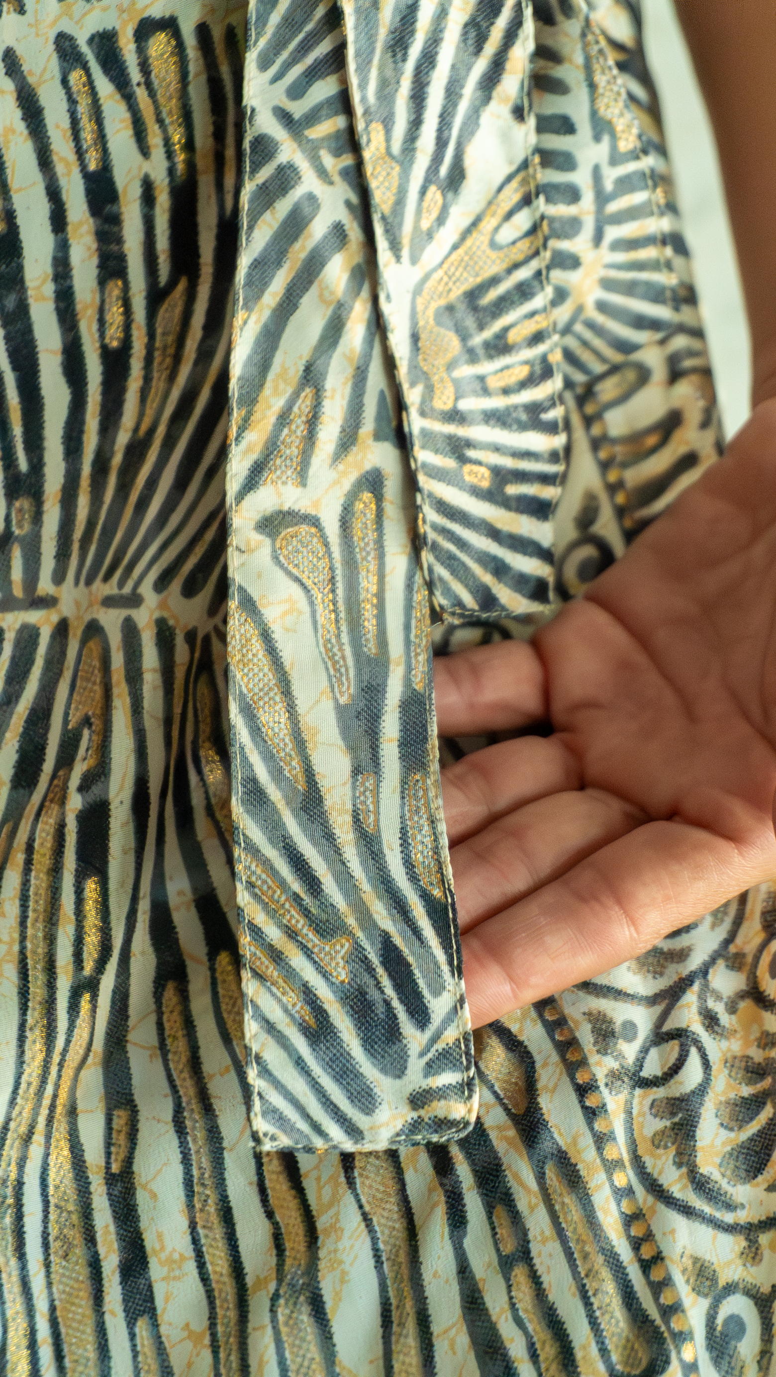 Saia Folhas com dourado