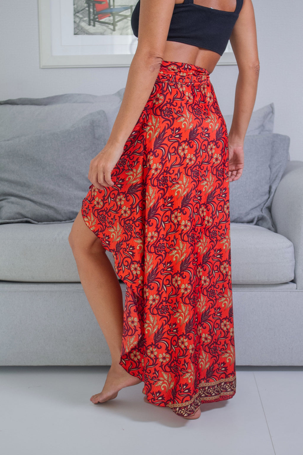 Saia Sereia magenta Saia Envelope Assimétrica Floral Vermelha — Paixão em Movimento 🔥🌺
